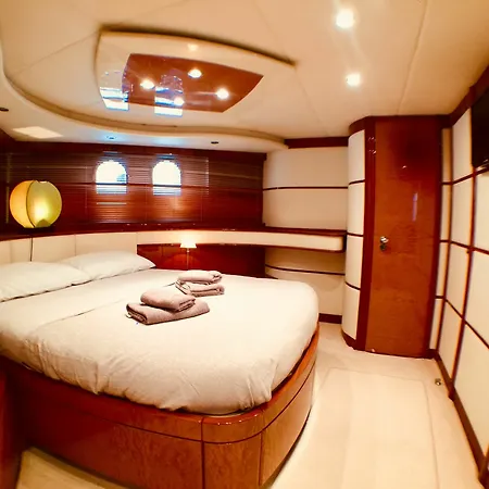 Easyacht Boat & Breakfast *